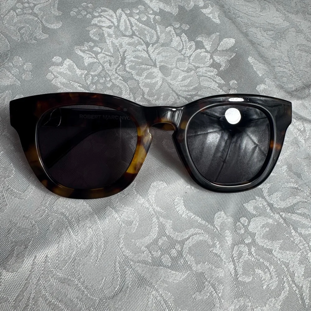 Women's ROBERT MARC NYC One Size Brown Tortoiseshell Sunglasses